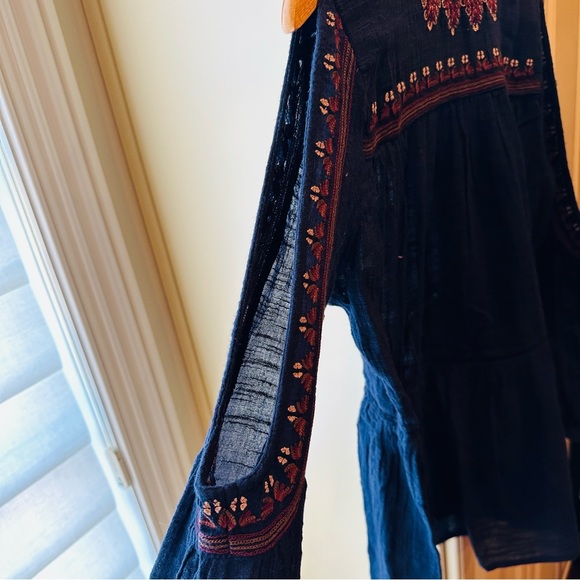 NWOT AEO Cutout Shoulder Embroidered Pendulum Tunic - Picture 6 of 6